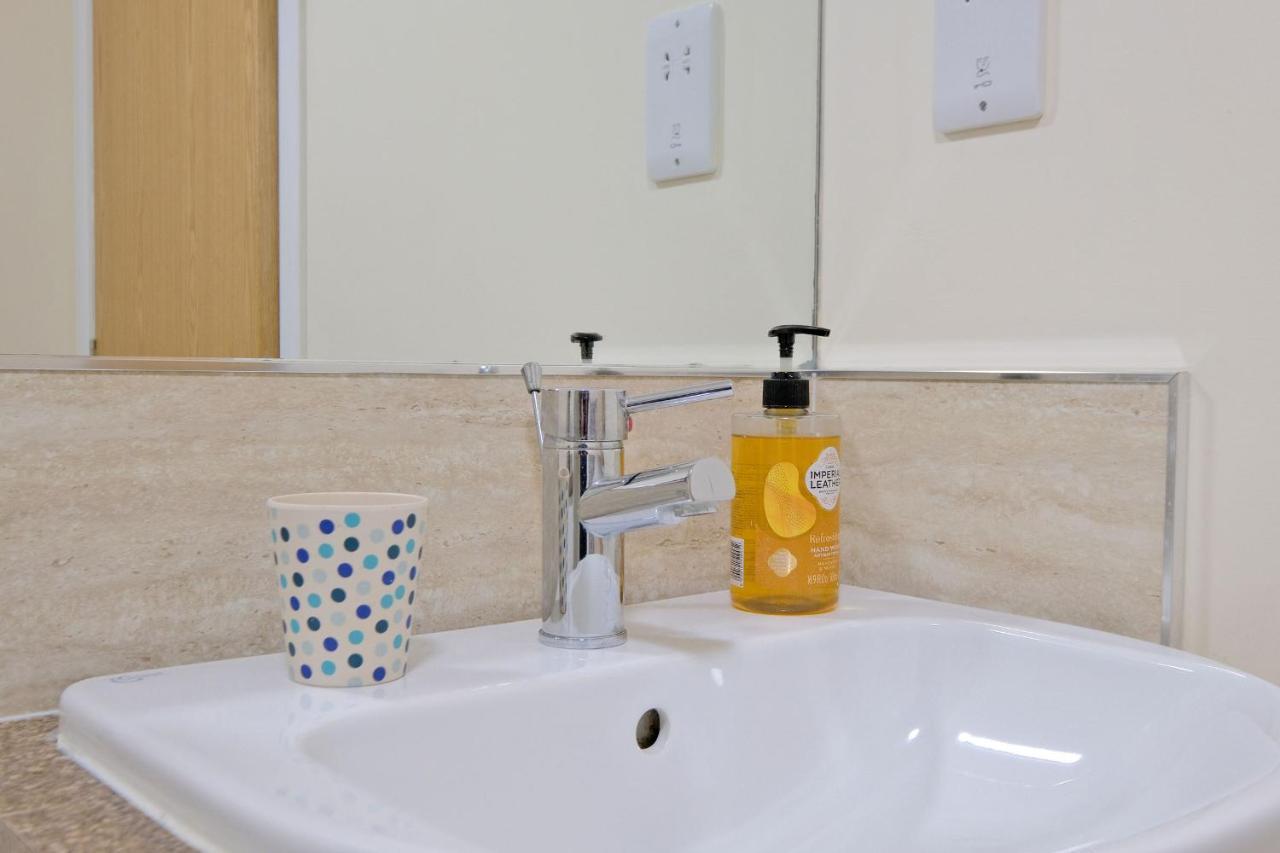 Caledonia Netherhills Apartment แอเบอร์ดีน ภายนอก รูปภาพ
